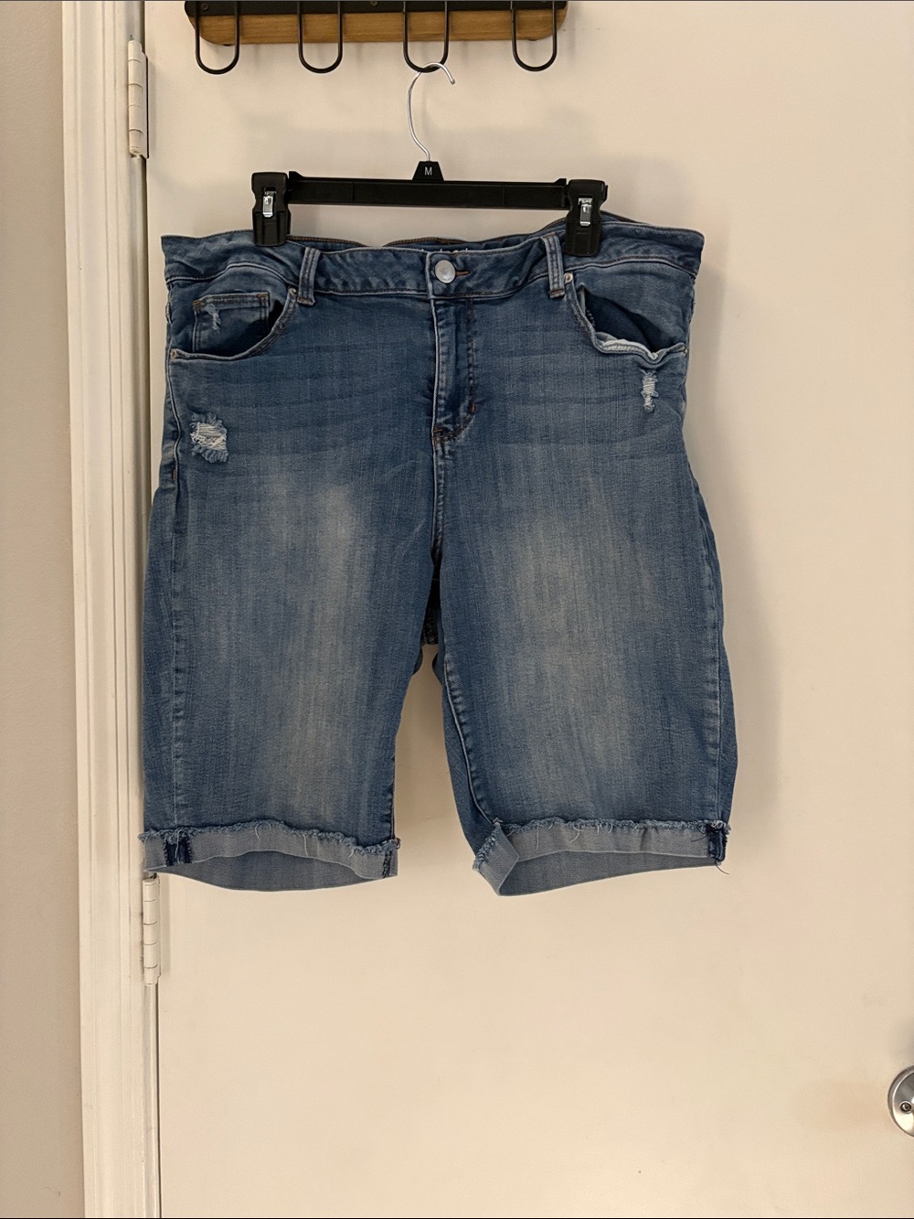 Westport Signature Fit Midwash Distressed Denim Bermuda Shorts Size 18W